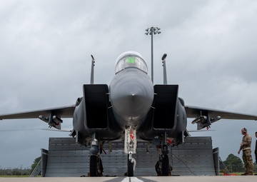 4th Fighter Wing Airmen conduct an F-15E Strike Eagle engine run