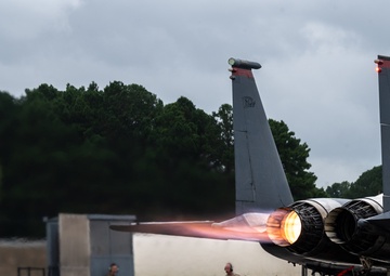 4th Fighter Wing Airmen conduct an F-15E Strike Eagle engine run