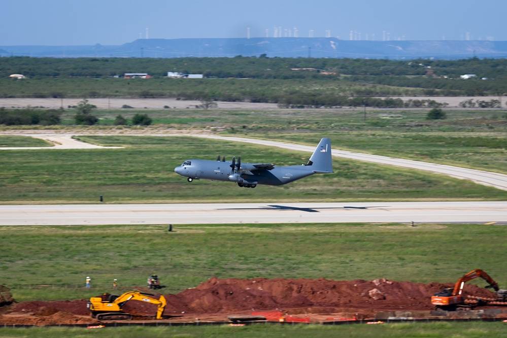 Dyess honorary commanders receive 317 AW mission tour