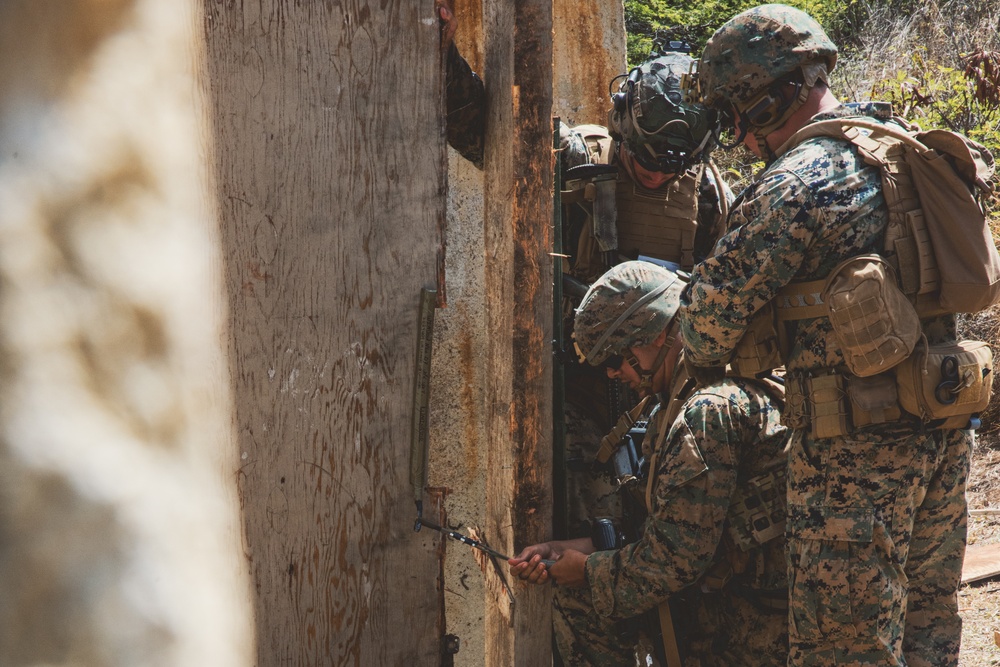 3d LCT combat engineers conduct a demolitions range on MCBH