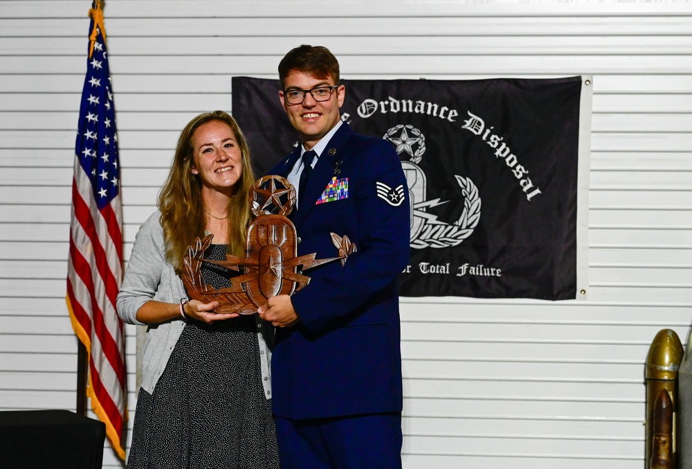 19th CES EOD technician earns 'Master Badge'