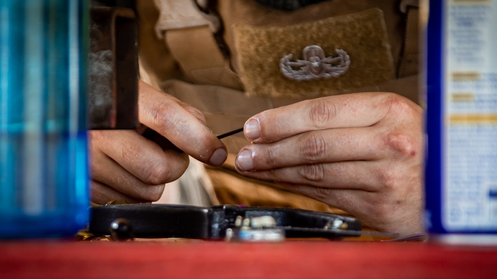 MWSS-174 and 3rd LLB EOD Marines execute Explosive Ordnance Exploitation Training