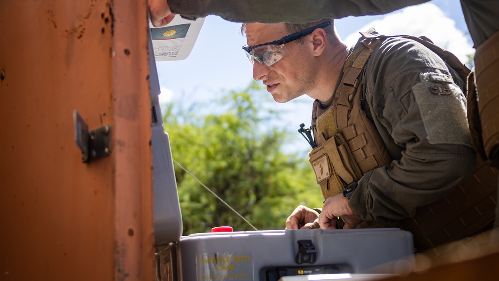 MWSS-174 and 3rd LLB EOD Marines execute Explosive Ordnance Exploitation Training