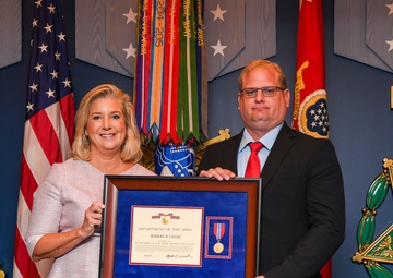 Sacramento District team member receives the Secretary of the Army Award for Valor