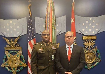 Sacramento District team member receives the Secretary of the Army Award for Valor