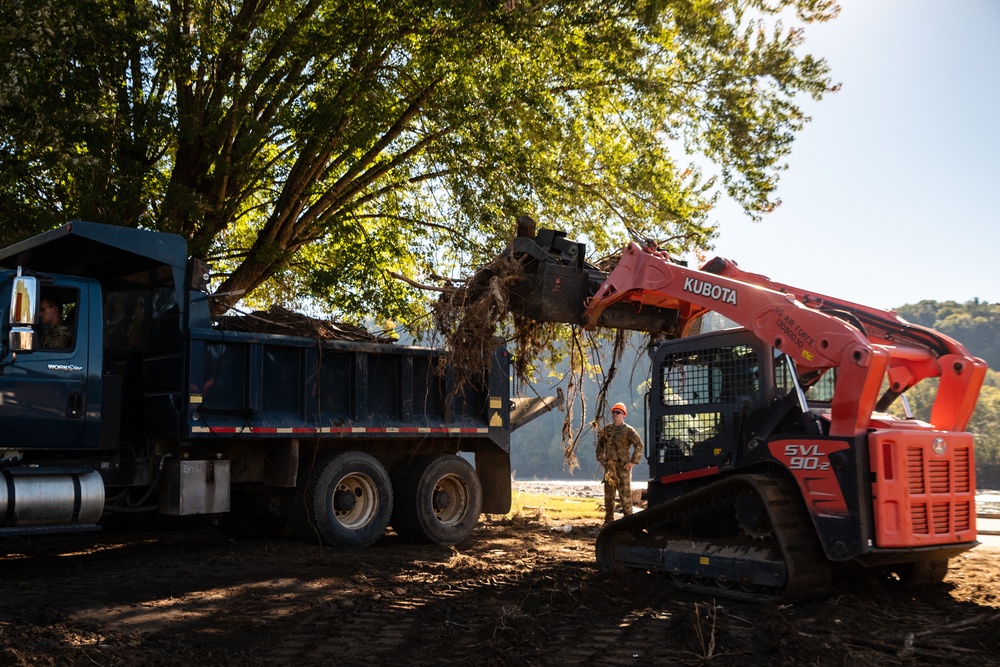 Filling trucks with debris