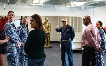 USS Ronald Reagan (CVN 76) hosts a tour for Australian air force service members