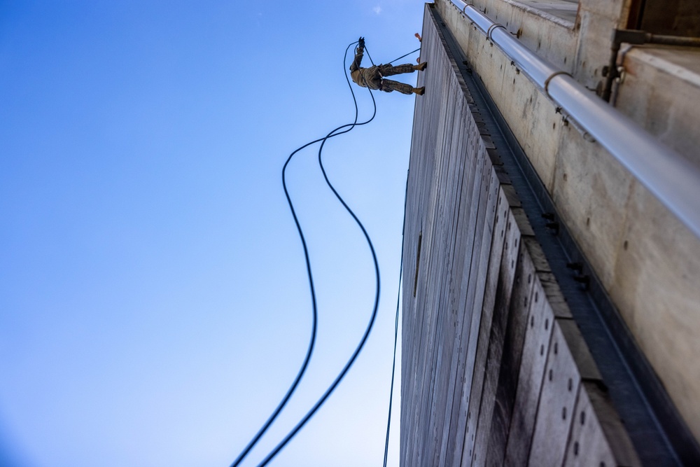 2/6 Rappel and Fast Rope Training