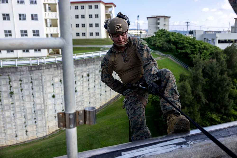 2/6 Rappel and Fast Rope Training