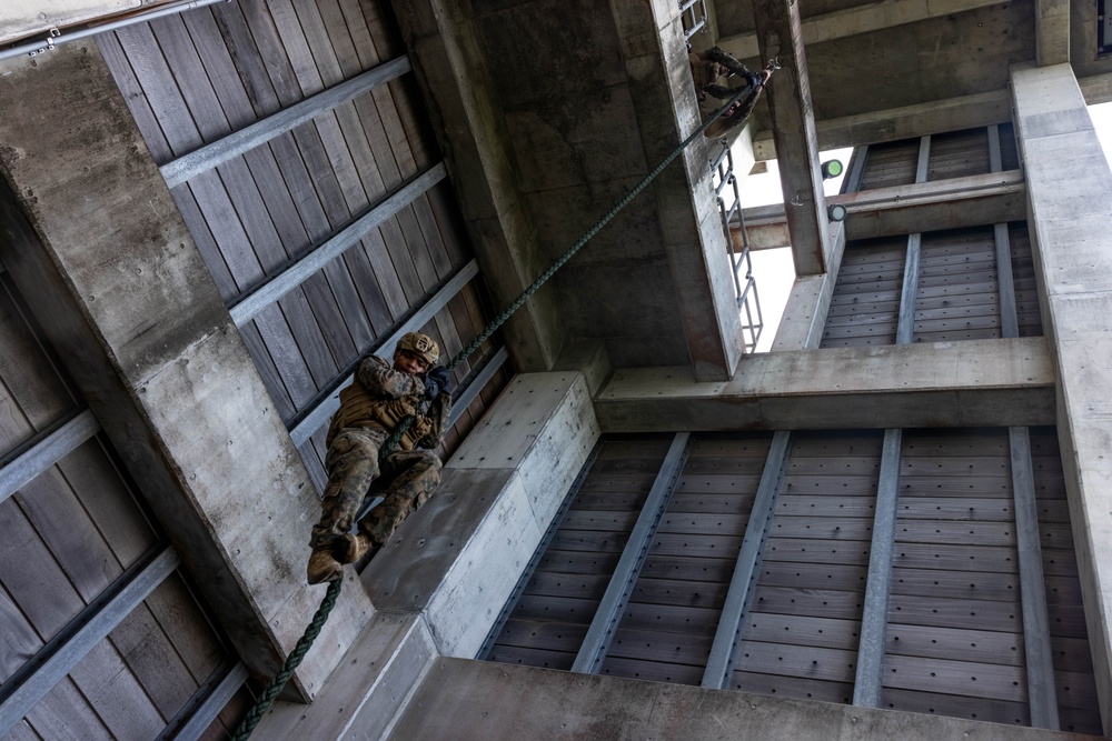 2/6 Rappel and Fast Rope Training