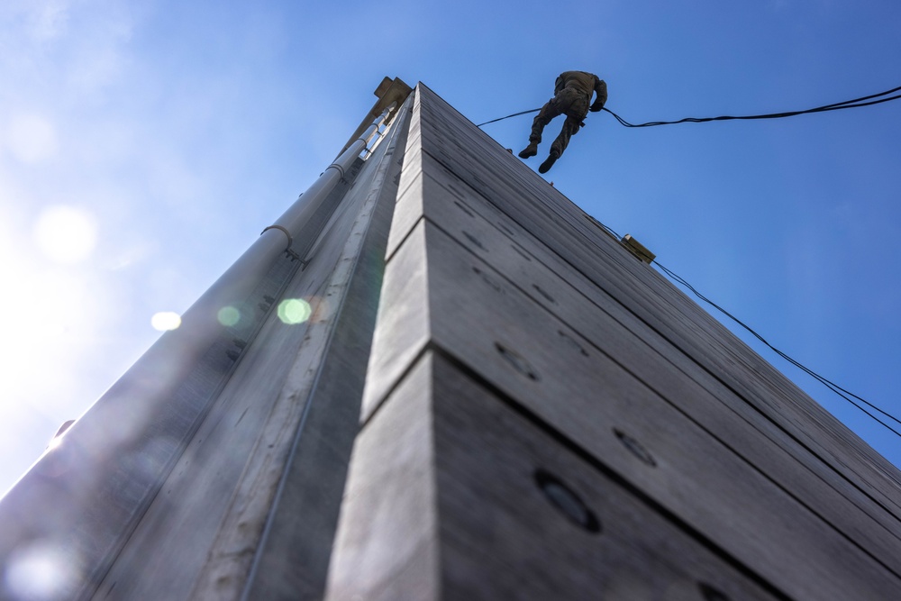 2/6 Rappel and Fast Rope Training