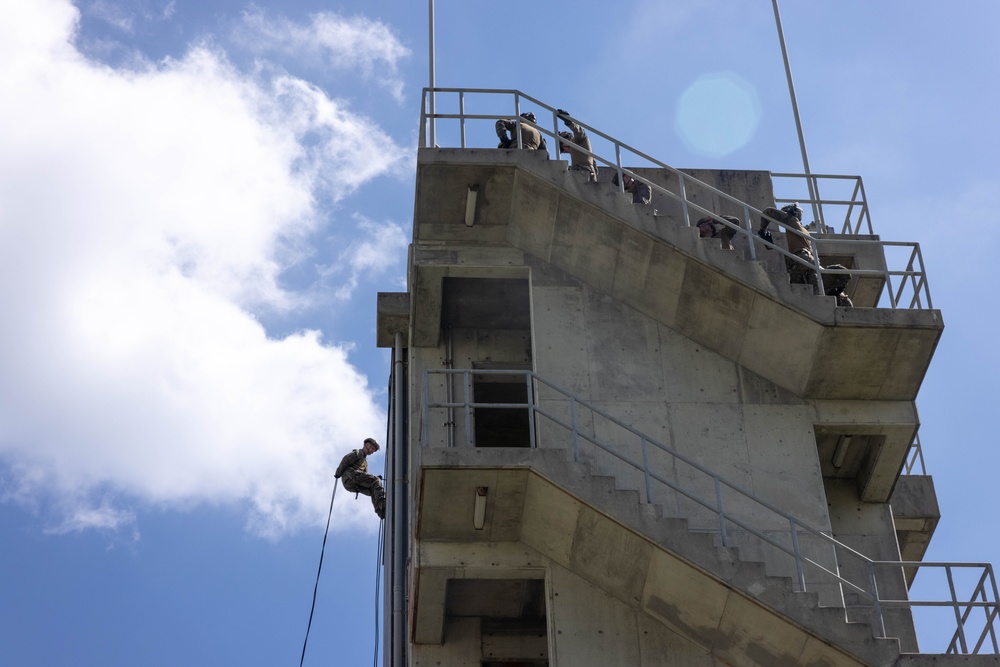 2/6 Rappel and Fast Rope Training