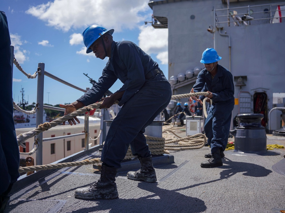 USS Harpers Ferry Departs Pearl Harbor