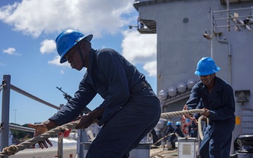 USS Harpers Ferry Departs Pearl Harbor