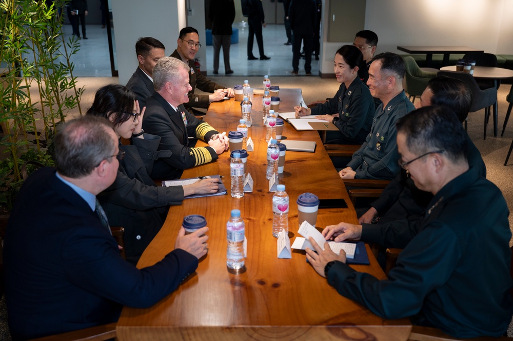 CDRUSINDOPACOM visits Korea Military Academy