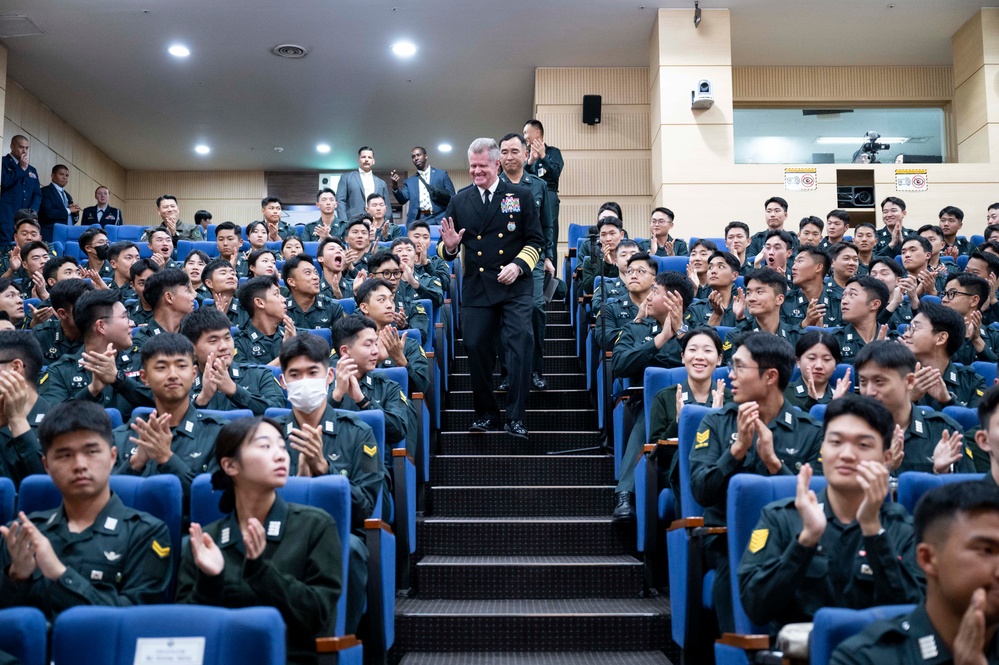 CDRUSINDOPACOM visits Korea Military Academy