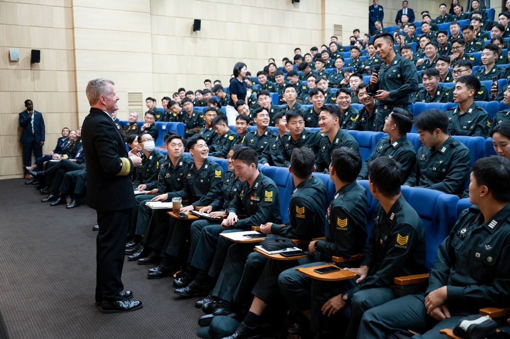 CDRUSINDOPACOM visits Korea Military Academy