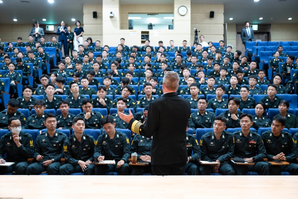 CDRUSINDOPACOM visits Korea Military Academy