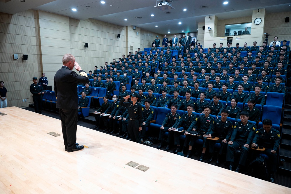 CDRUSINDOPACOM visits Korea Military Academy