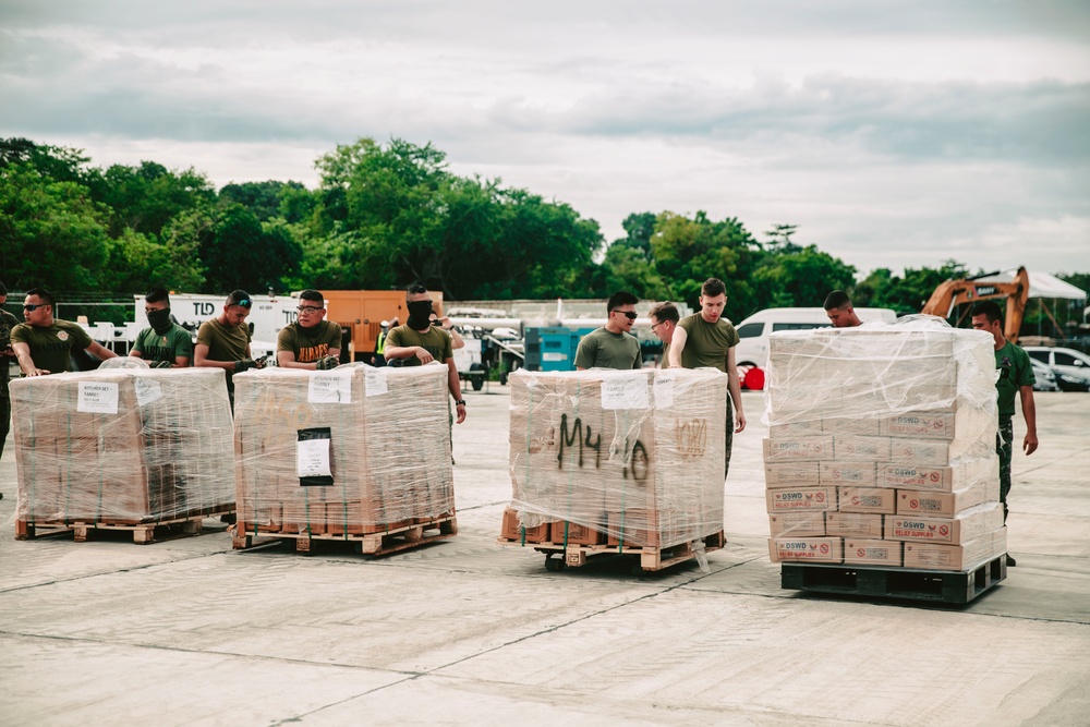 Philippine, US Marines Complete Typhoon Relief Shipments from Laoag Airport