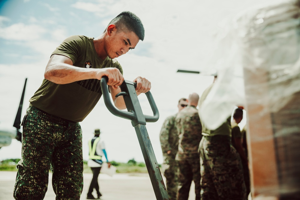 Philippine, US Marines Complete Typhoon Relief Shipments from Laoag Airport