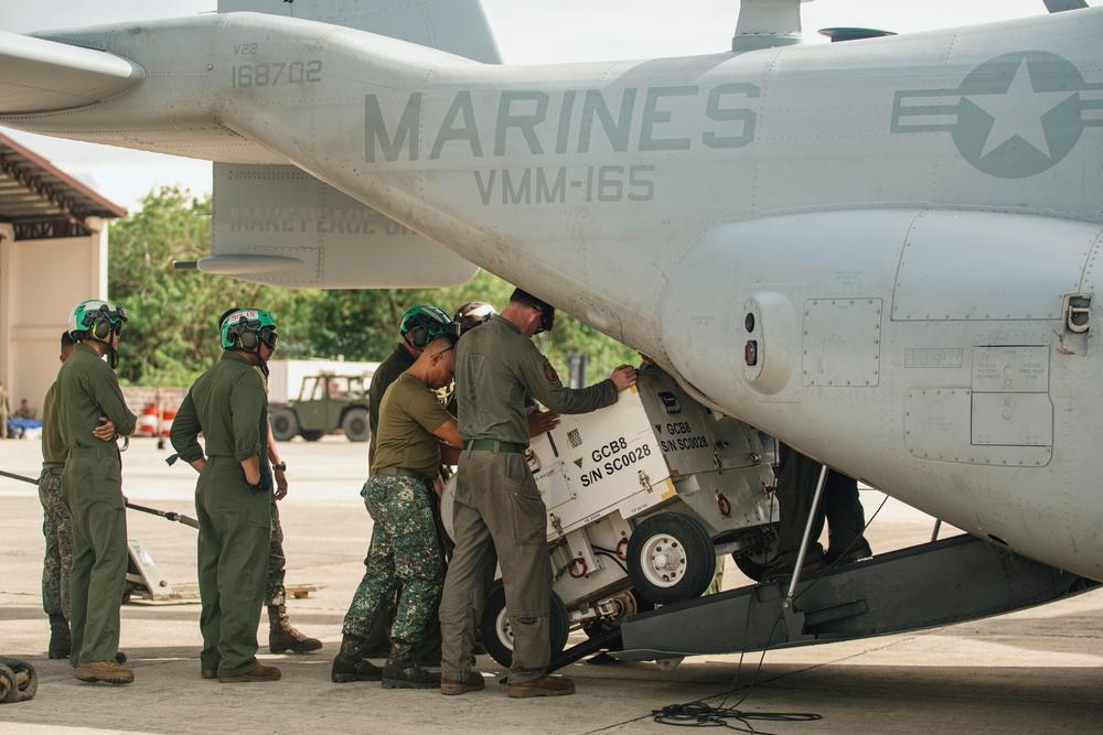 15th MEU MV-22B Ospreys Complete Final Disaster Relief Supplies Delivery in Philippines