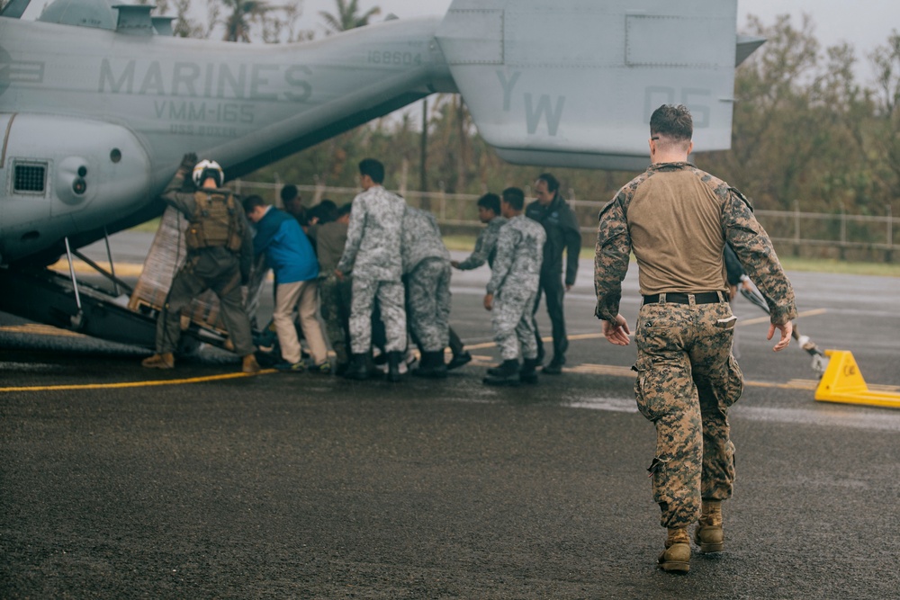 15th MEU MV-22B Ospreys Complete Final Disaster Relief Supplies Delivery in Philippines