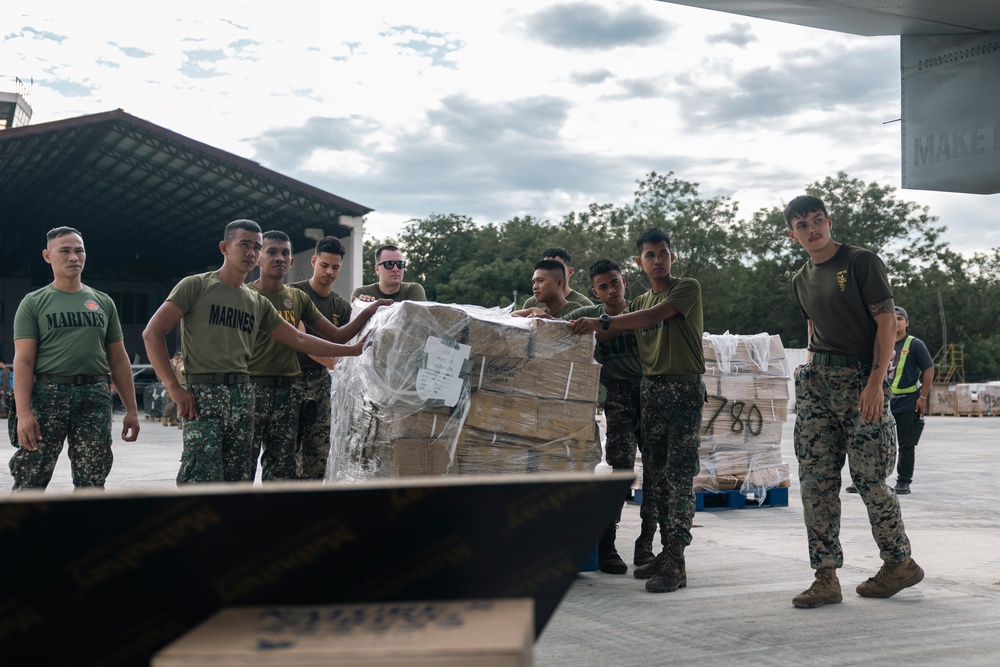 U.S., Philippine Marines load MV-22 Ospreys in Laoag to Support Relief Efforts Alongside Philippine Allies