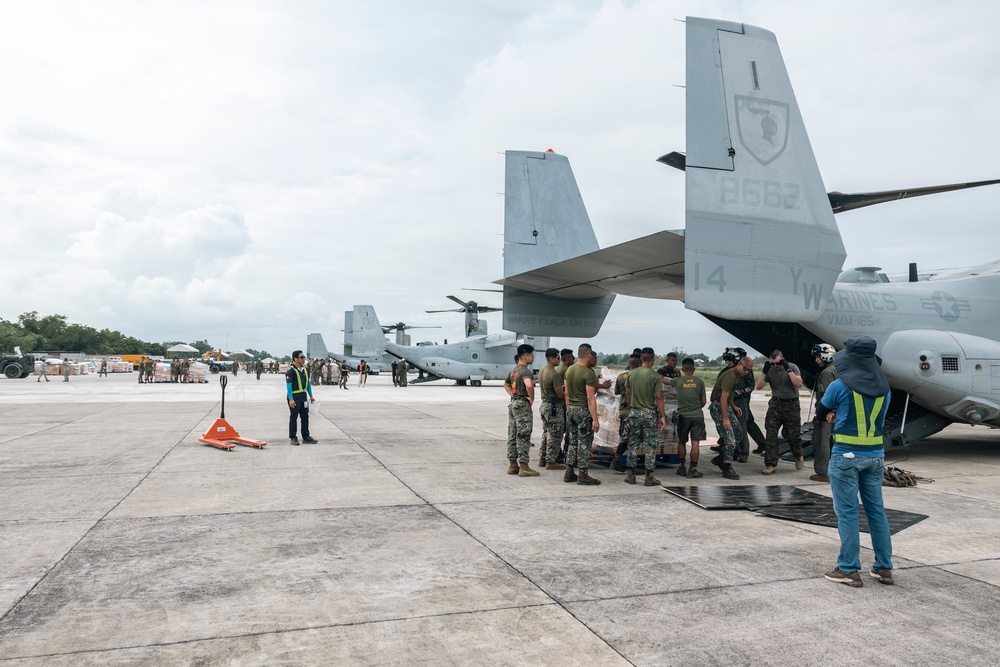 U.S., Philippine Marines load MV-22 Ospreys in Laoag to Support Relief Efforts Alongside Philippine Allies