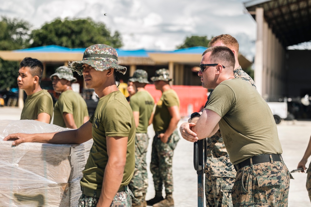 U.S., Philippine Marines Finish loading MV-22 Ospreys in Laoag to Support Relief Efforts Alongside Philippine Allies