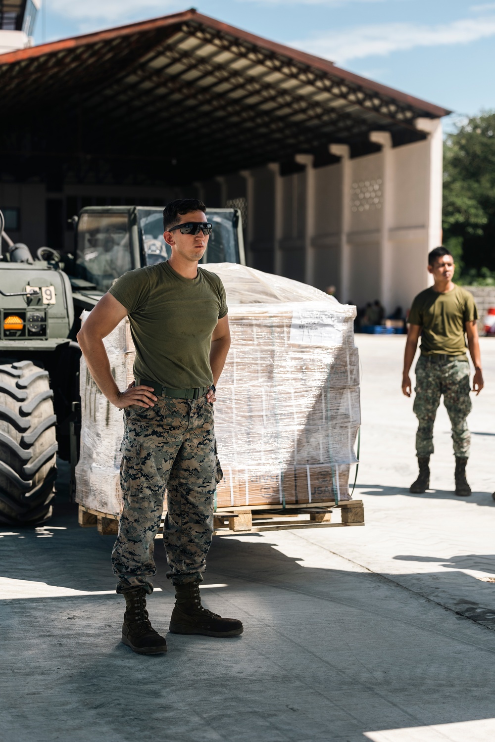 U.S., Philippine Marines Finish loading MV-22 Ospreys in Laoag to Support Relief Efforts Alongside Philippine Allies