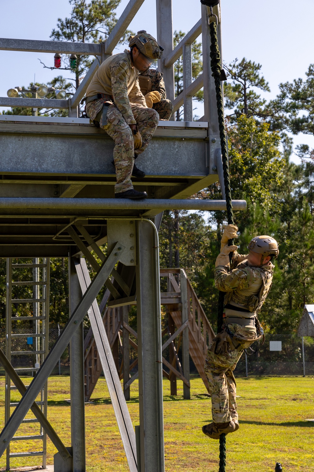 MARSOC’s Multi-Purpose Canines Practice Fast-Roping