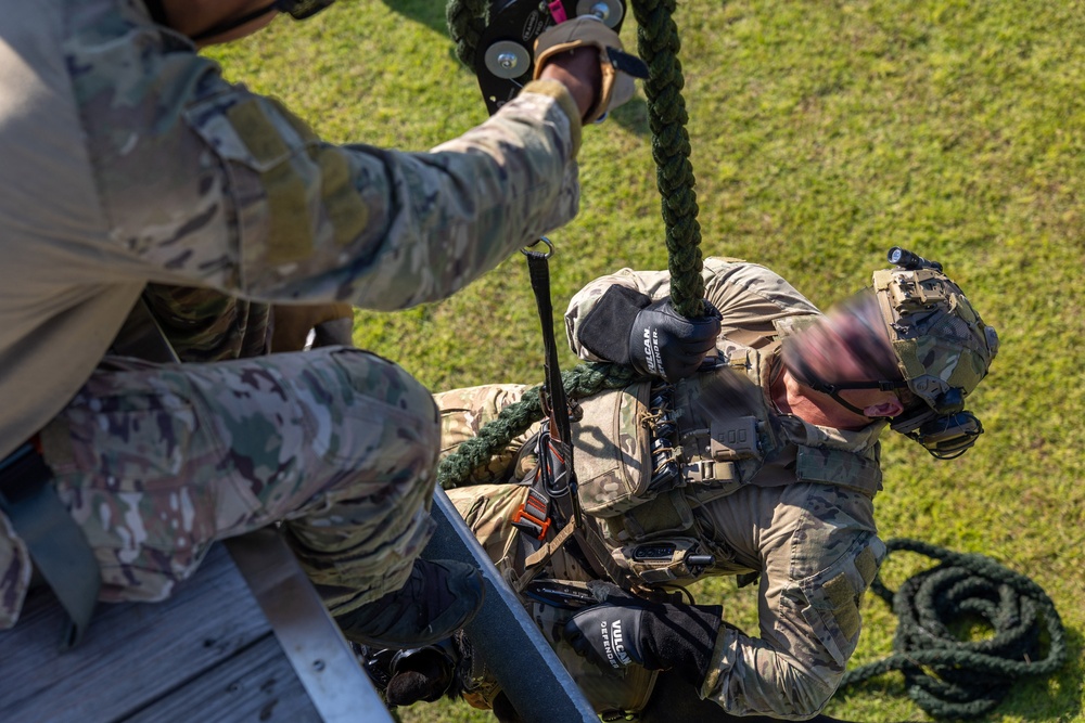 MARSOC’s Multi-Purpose Canines Practice Fast-Roping