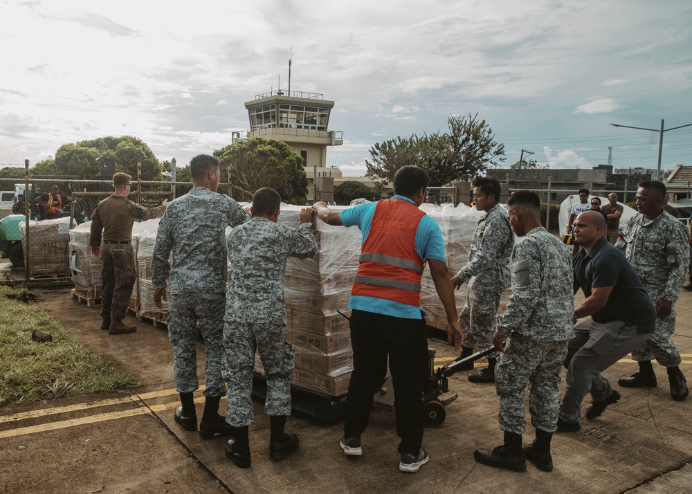 15th MEU Completes Delivery of Foreign Disaster Relief Supplies to Batan Island