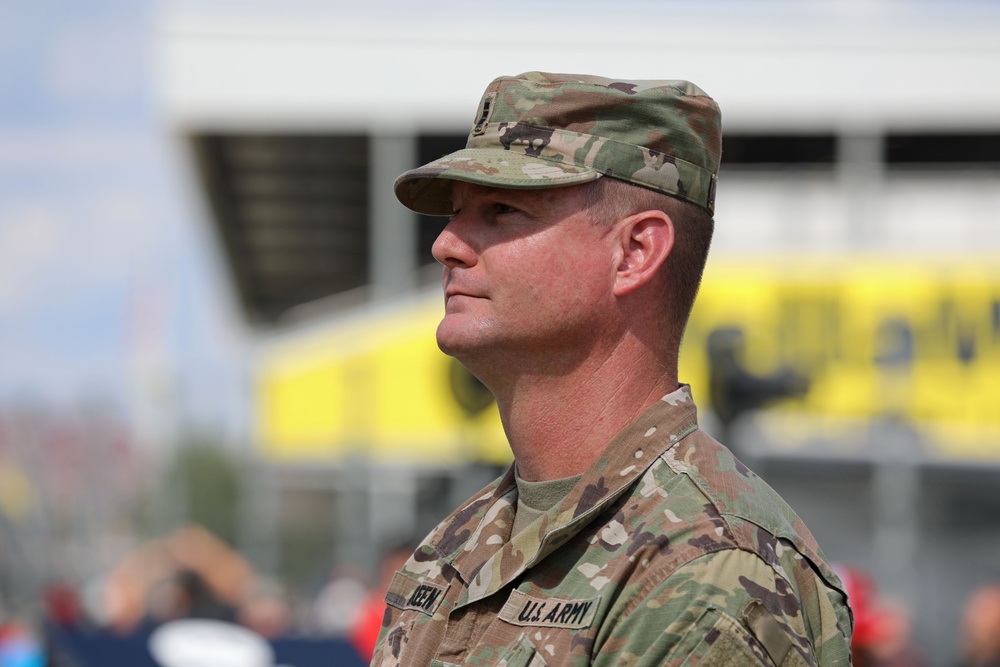 Army Reserve Soldier and country music star Craig Morgan performs the National Anthem alongside the 313th Army Band at the YellaWood 500