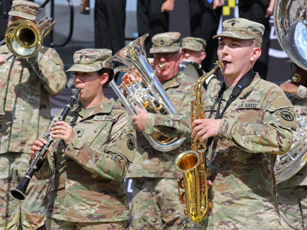 Army Reserve Soldier and country music star Craig Morgan performs the National Anthem alongside the 313th Army Band at the YellaWood 500