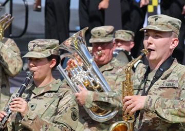 Army Reserve Soldier and country music star Craig Morgan performs the National Anthem alongside the 313th Army Band at the YellaWood 500
