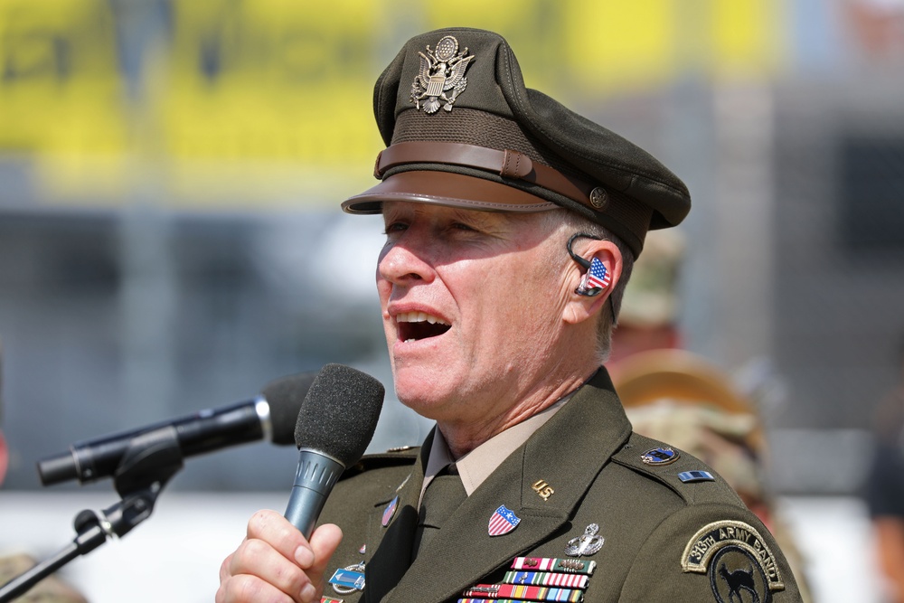 Army Reserve Soldier and country music star Craig Morgan performs the National Anthem alongside the 313th Army Band at the YellaWood 500