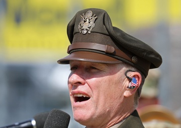 Army Reserve Soldier and country music star Craig Morgan performs the National Anthem alongside the 313th Army Band at the YellaWood 500