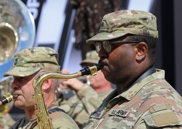 Army Reserve Soldier and country music star Craig Morgan performs the National Anthem alongside the 313th Army Band at the YellaWood 500