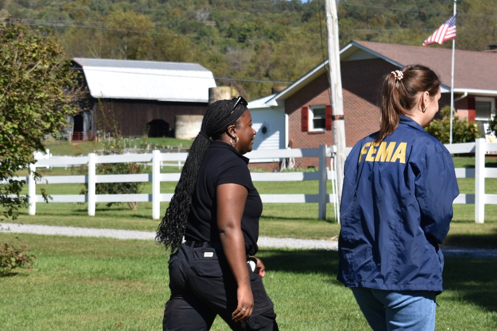 FEMA Teams Provide Disaster Assistance Flyers in Smyth County, Va.