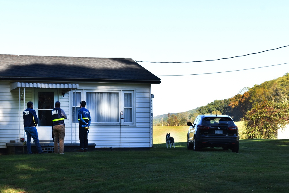 FEMA Specialists Discuss Disaster Assistance Forms with Smyth County Residents