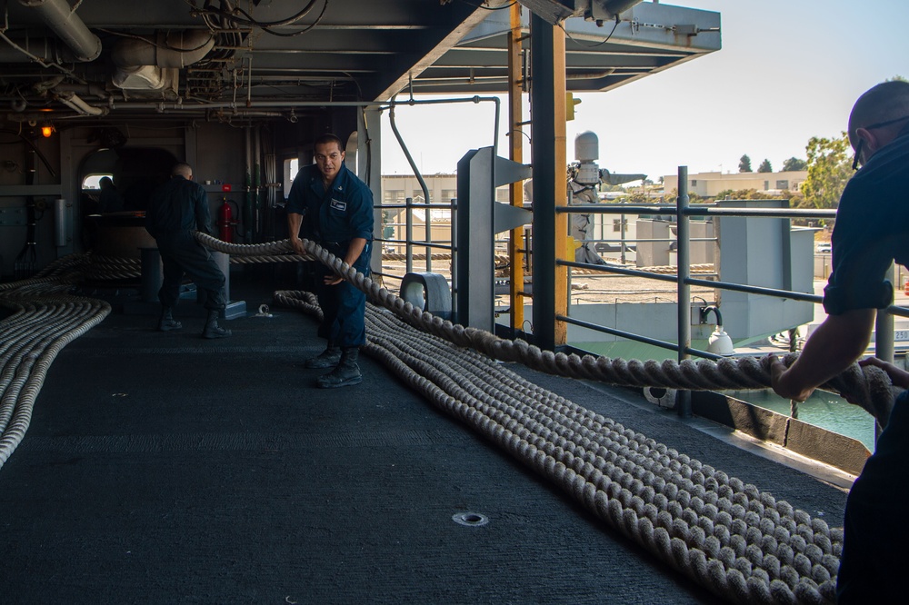 USS Carl Vinson Gets Underway