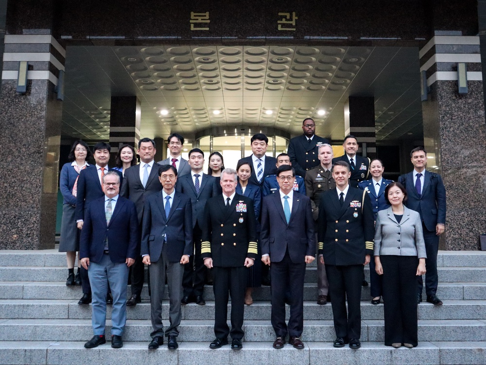 CDRUSINDOPACOM visits Korea Institute for Defense Analyses