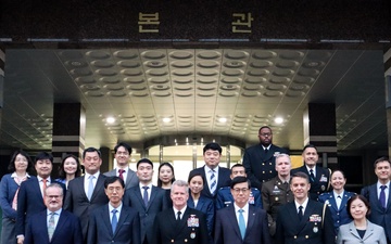 CDRUSINDOPACOM visits Korea Institute for Defense Analyses