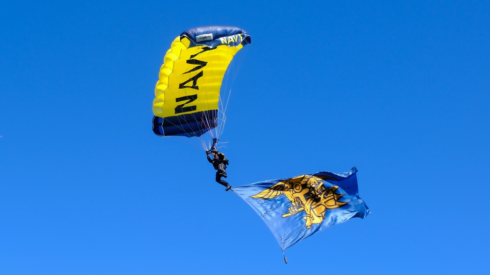 San Francisco Fleet Week 2024: Leap Frogs Drop In