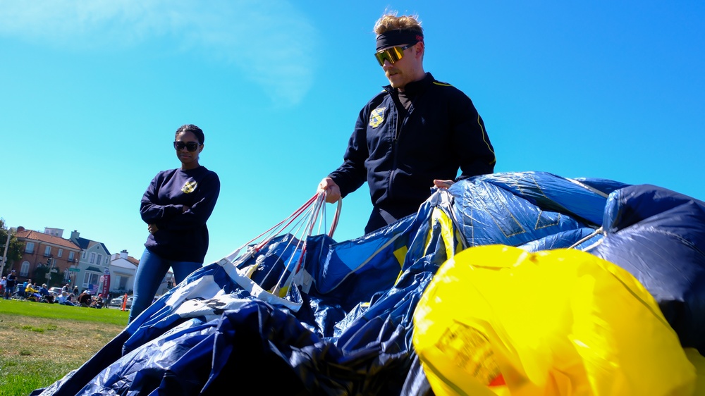 San Francisco Fleet Week 2024: Leap Frogs Drop In