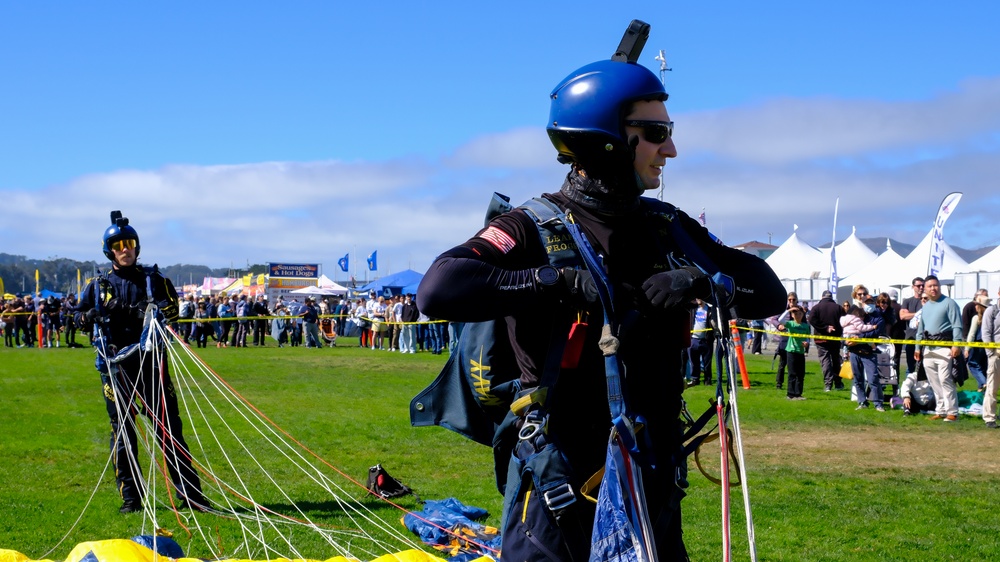 San Francisco Fleet Week 2024: Leap Frogs Drop In