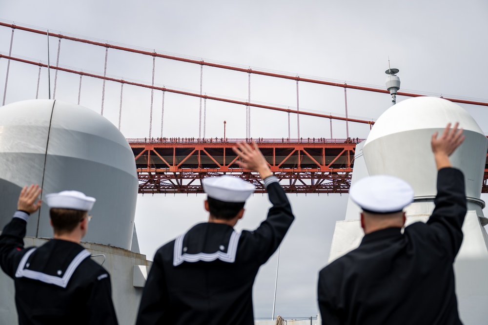 USS Somerset participates in a Parade of Ships during San Francisco Fleet Week