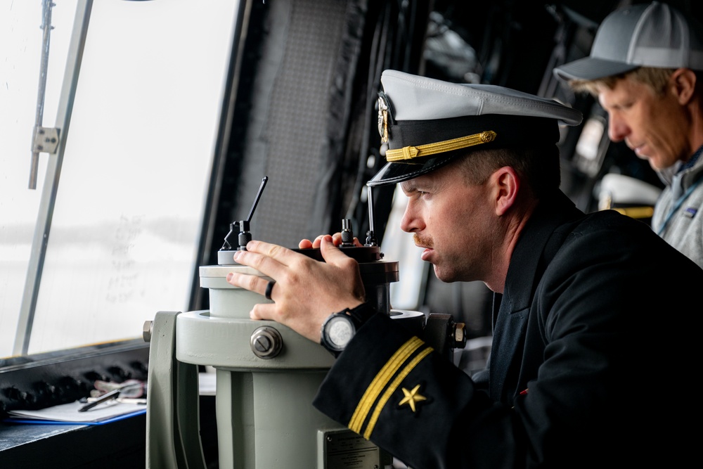 USS Somerset participates in a Parade of Ships during San Francisco Fleet Week